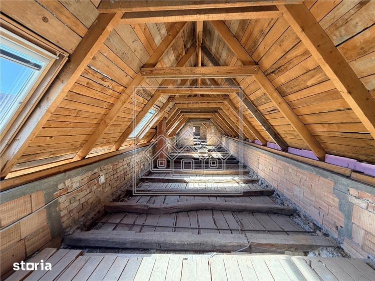 Casă cu 7 camere cu Teren 2600 Mp în Laslea