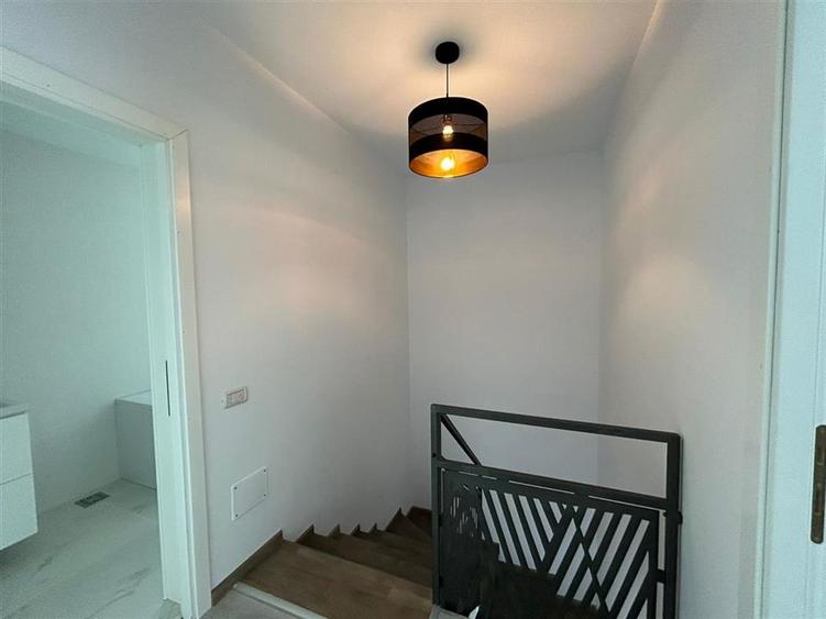 Duplex cu 4 camere cu Canalizare în Bucium