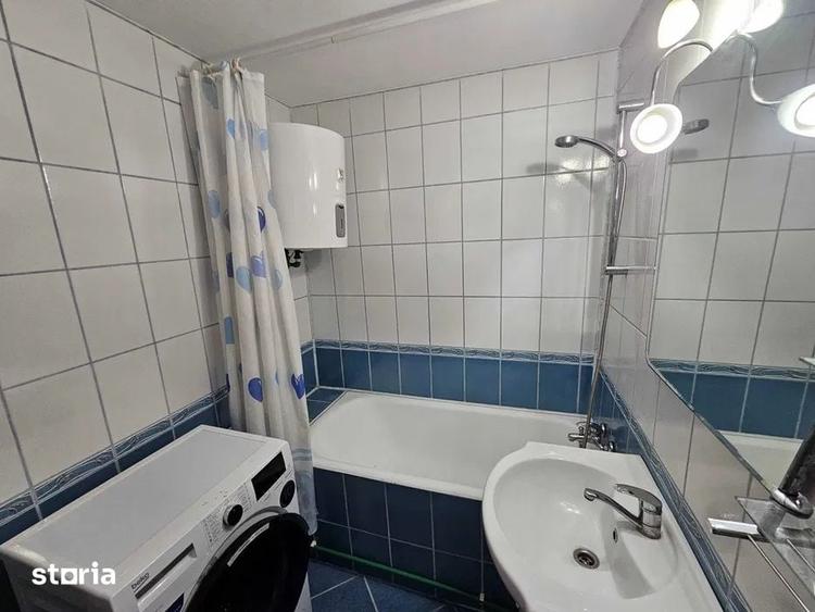Apartament cu 3 camere decomandat în Tei