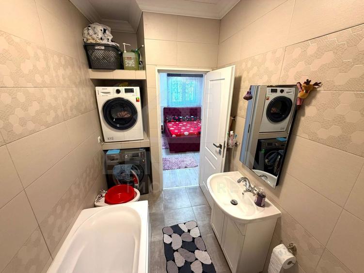 Apartament cu 3 camere semidecomandat, mobilat în Craiovița Nouă