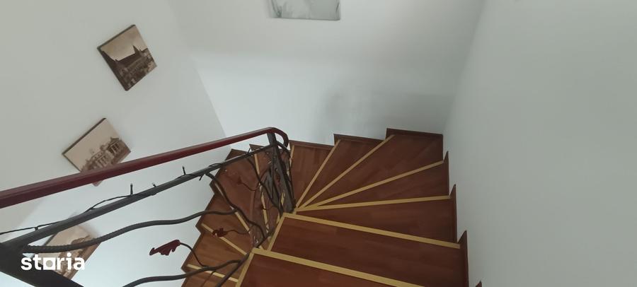 Casă cu 5 camere cu Teren 360 Mp în Calea București