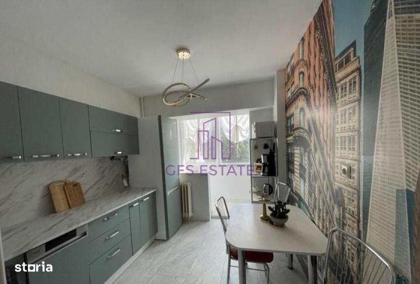 Apartament cu 3 camere semidecomandat în Central