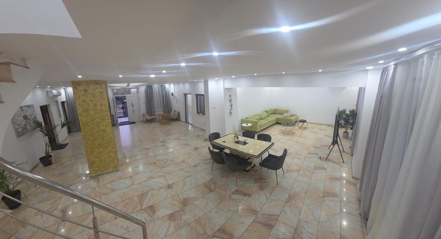 Casă individuală cu 9 camere cu Teren 150 Mp în Brătianu