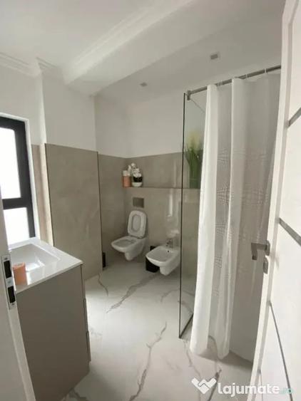 Apartament cu 4 camere decomandat, mobilat în Central