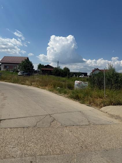 Teren de 1400 mp, în Valea Lupului