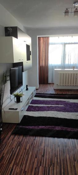 Garsonieră decomandată în Far