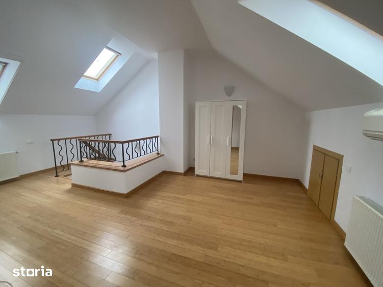 Casă cu 5 camere cu Teren 250 Mp în Central