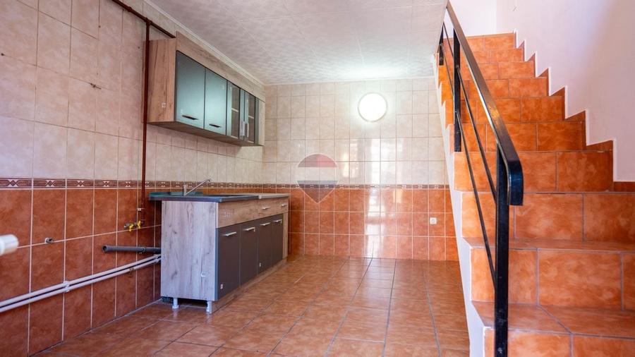 Casă de vânzare – 181 mp, 3 apartamente, 9 camere – București - 28