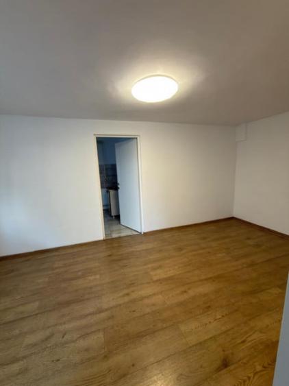 Casă cu 3 camere cu Teren 300 Mp în Delfinariu