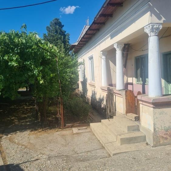Casă individuală cu 4 camere cu Canalizare în Coteana