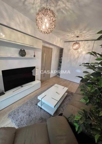 Apartament cu 3 camere decomandat în Nicolina
