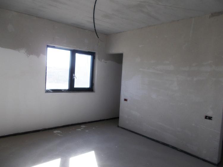 Casă individuală cu 5 camere cu Teren 723 Mp în Pișchia
