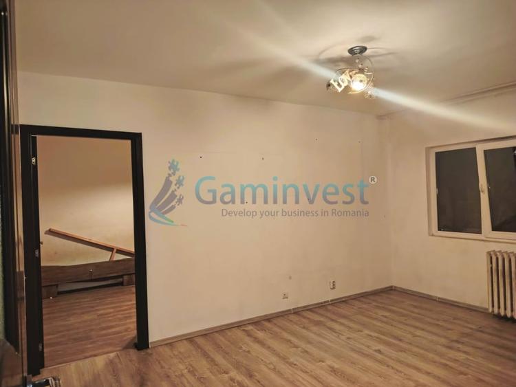 Apartament cu 3 camere semidecomandat, mobilat în Cantemir