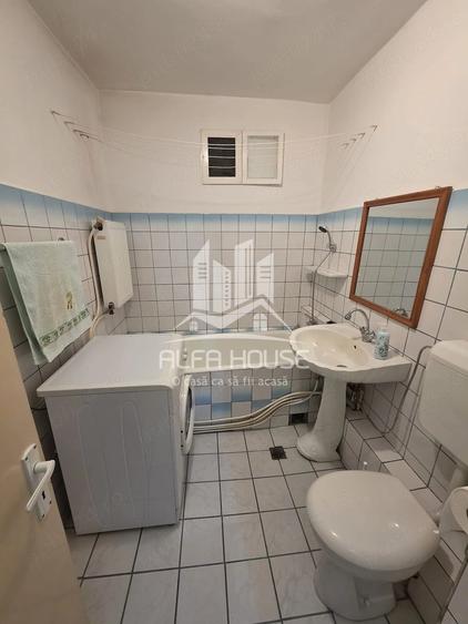 Apartament cu 2 camere decomandat în Micro IV