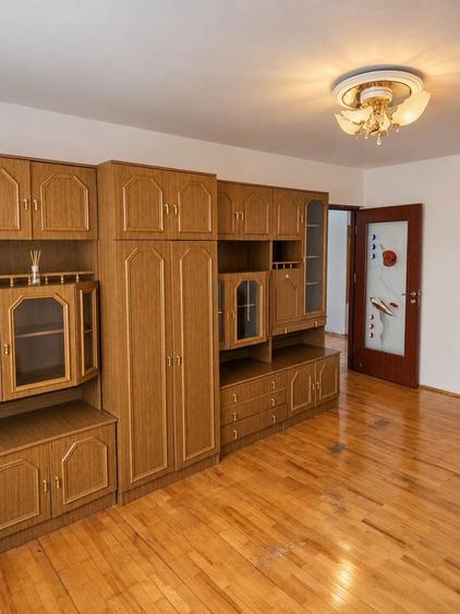 Apartament cu 3 camere semidecomandat în Ampoi 3