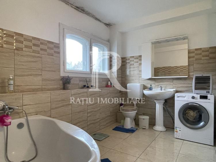 Casă cu 6 camere cu Canalizare în Podgoria