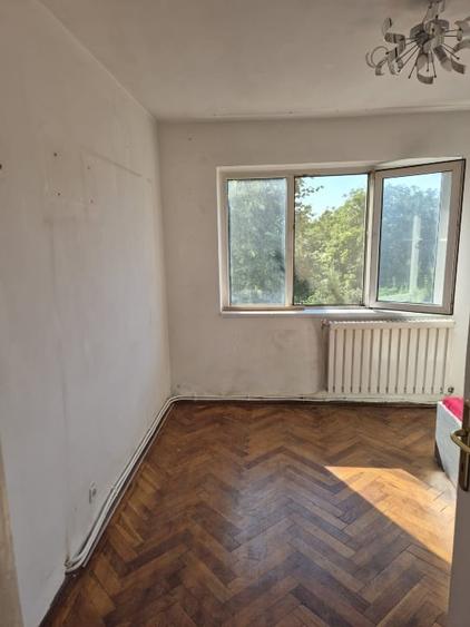 Apartament cu 3 camere decomandat în Aradul Nou