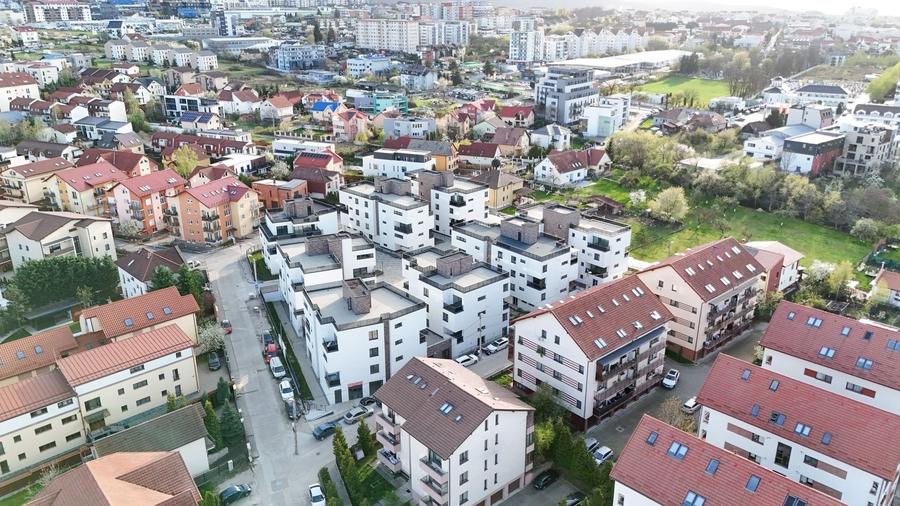Apartament cu 3 camere semidecomandat în Bună Ziua