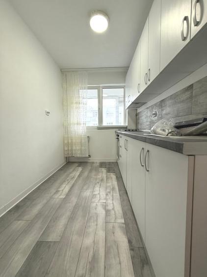 Apartament cu 3 camere decomandat, mobilat în Costin Georgian