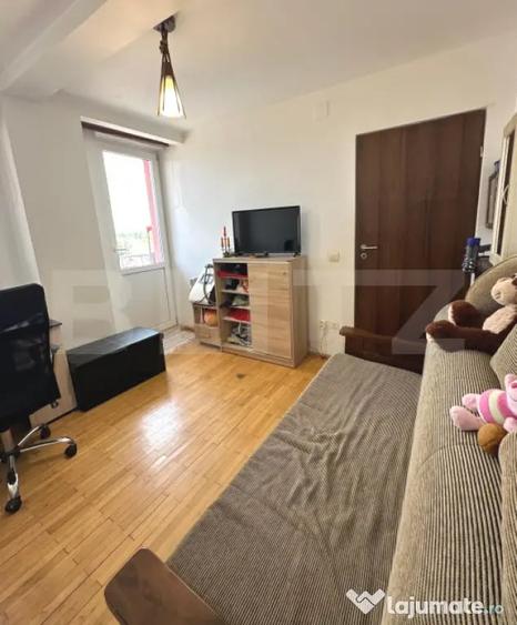 Apartament cu 3 camere decomandat, mobilat în 7 Noiembrie