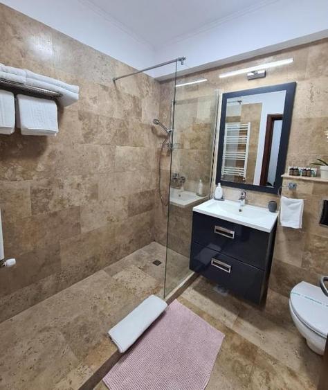 Apartament cu 2 camere decomandat, mobilat în Central