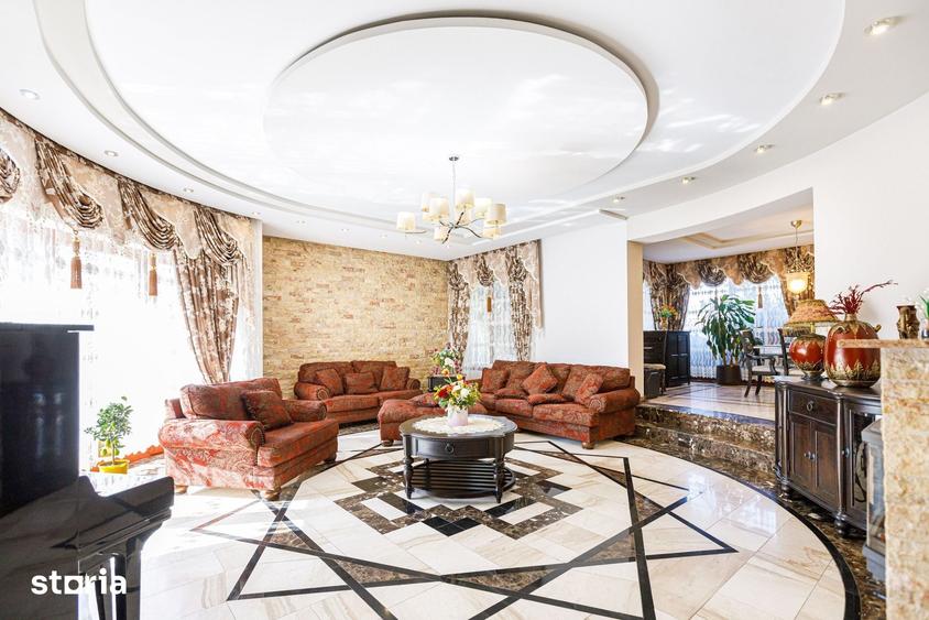 Casă cu 6 camere cu Teren 2333 Mp în Central