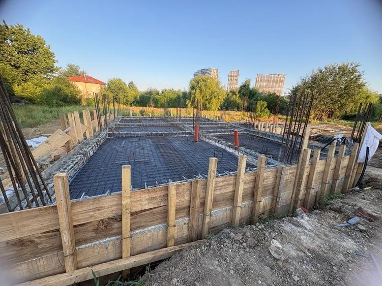 Casă individuală cu 5 camere cu Canalizare în Tei