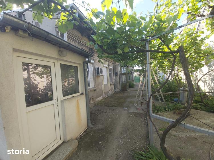 Casă cu 6 camere cu Teren 469 Mp în Central