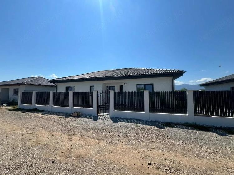 Casă cu 4 camere cu Teren 410 Mp în Tărlungeni