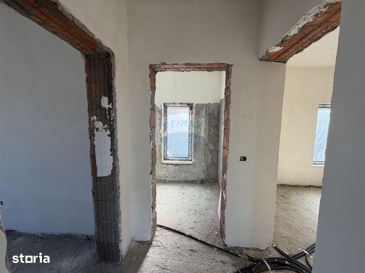 Casă cu 4 camere cu Teren 470 Mp în Câmpineanca