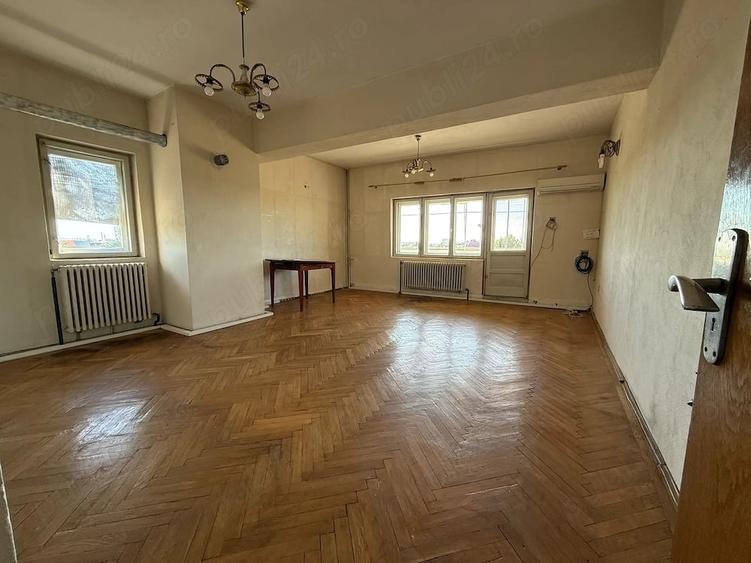 Apartament cu 4 camere decomandat în Central