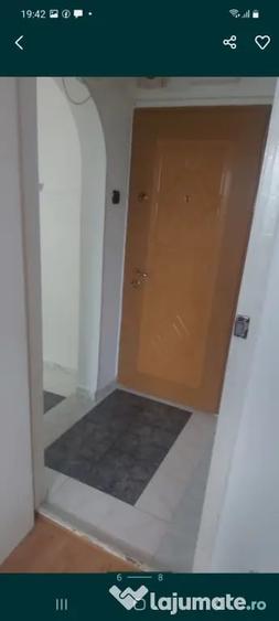 Apartament cu 3 camere semidecomandat în Rahova
