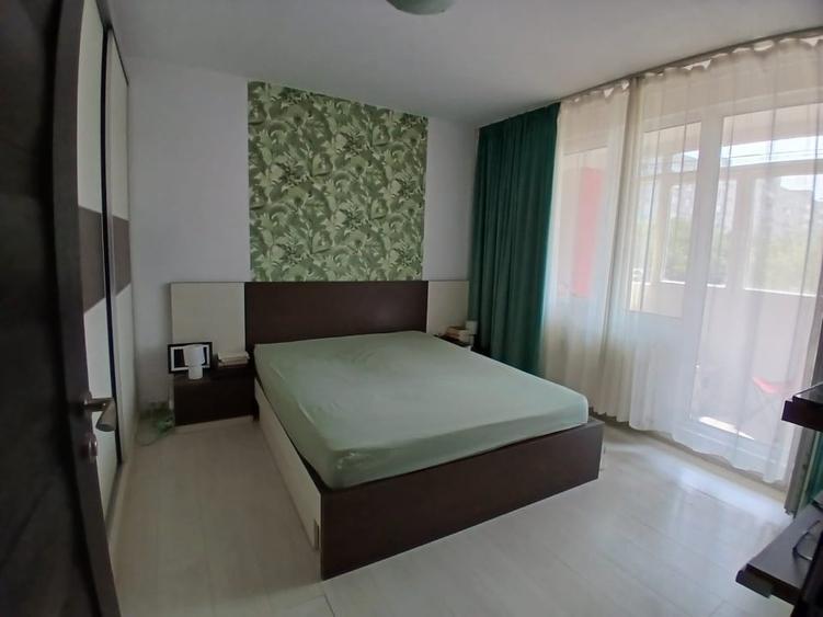 Apartament cu 3 camere decomandat, mobilat în Drumul Taberei