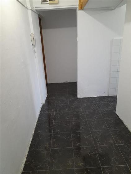 Apartament cu 3 camere semidecomandat în Dacia