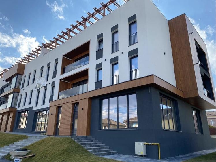 Apartament cu 4 camere semidecomandat în Bună Ziua