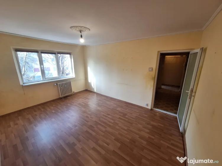 Apartament cu 3 camere semidecomandat în Tomis Nord