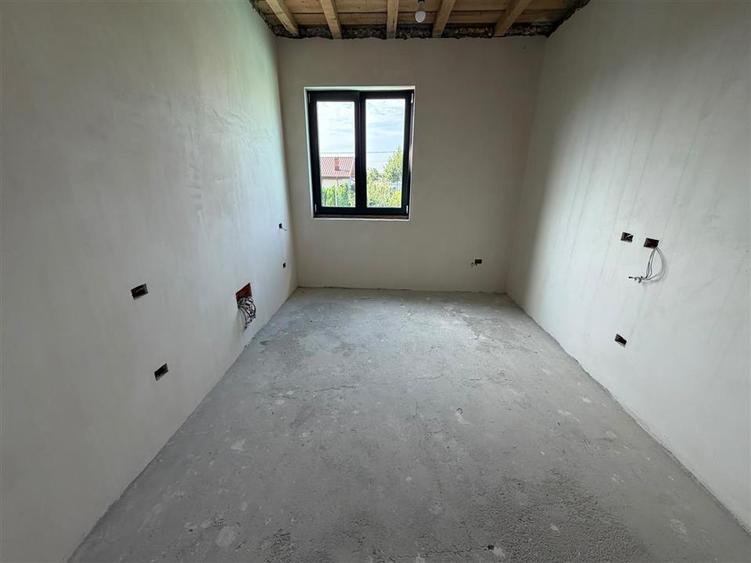 Duplex cu 3 camere cu Canalizare în Vânători