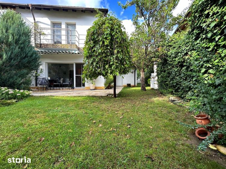 Casă cu 5 camere cu Teren 300 Mp în Bucovina