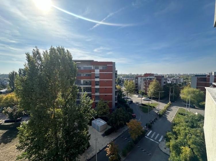 Apartament cu 3 camere semidecomandat în Sisești