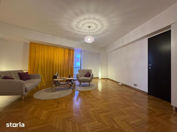 Apartament cu 3 camere semidecomandat în Victoriei