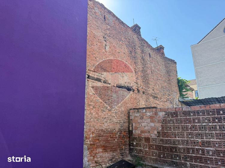 Casă cu 2 camere cu Teren 390 Mp în Central