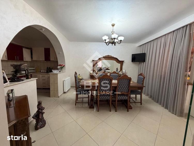 Casă cu 10 camere cu Teren 1400 Mp în Unirea