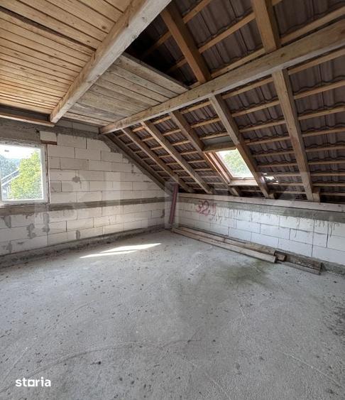 Casă cu 9 camere cu Teren 500 Mp în Feleacu
