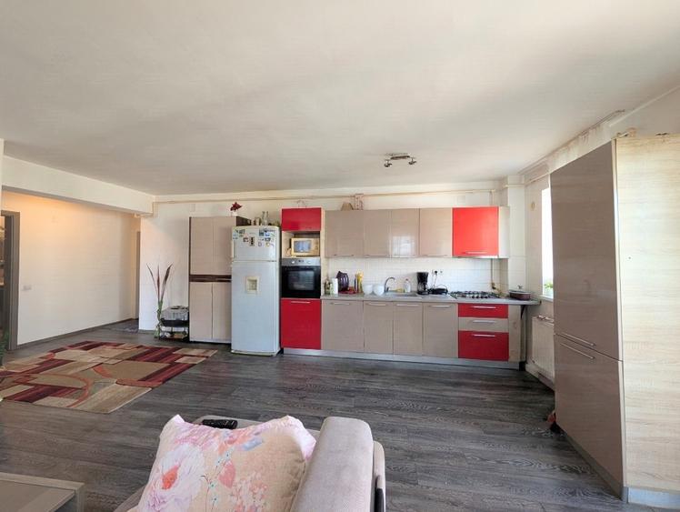 Apartament cu 2 camere, mobilat în Florești