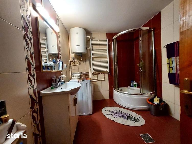 Casă cu 6 camere cu Teren 250 Mp în Central