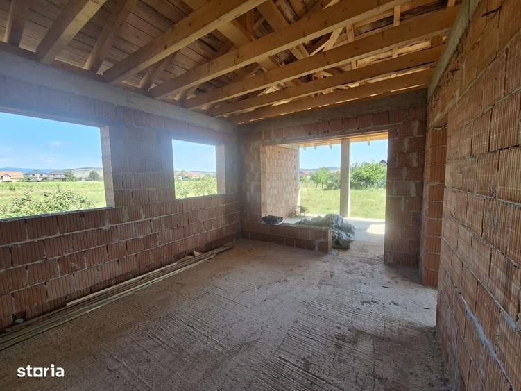 Casa la rosu pe un nivel - 2