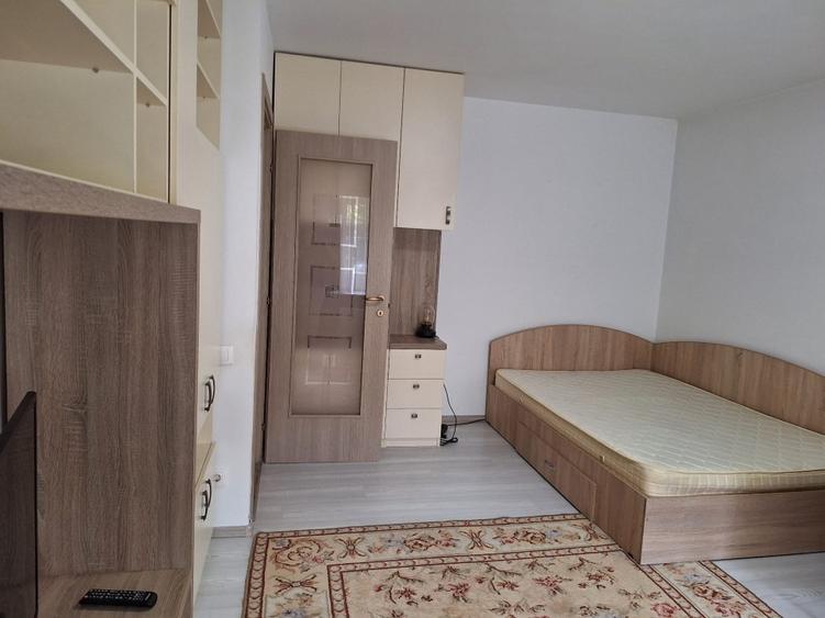 Garsonieră decomandată, mobilată în Tineretului
