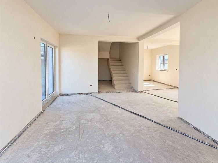 Casă cu 3 camere în Central