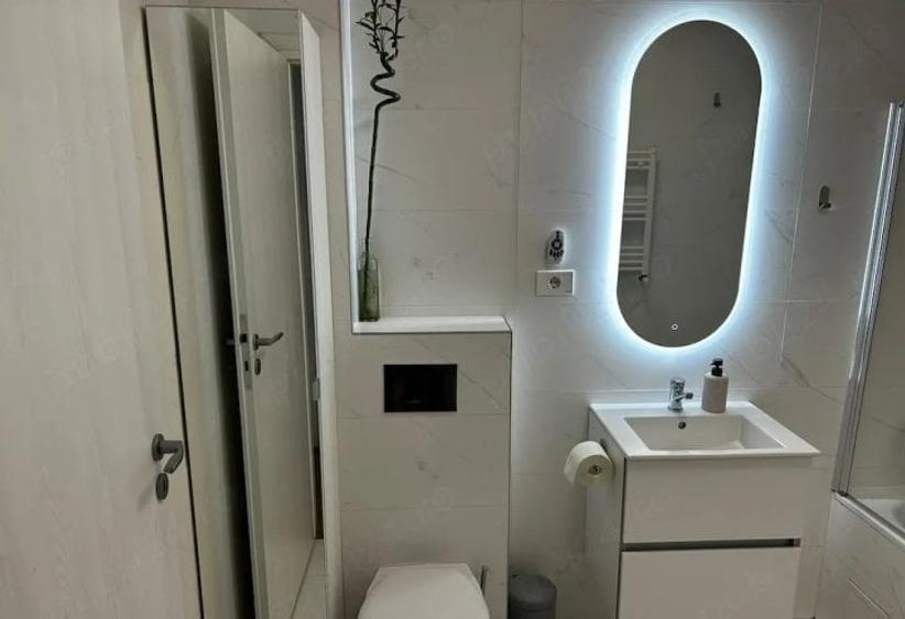 Apartament cu 3 camere decomandat, mobilat în Eroii Revoluției