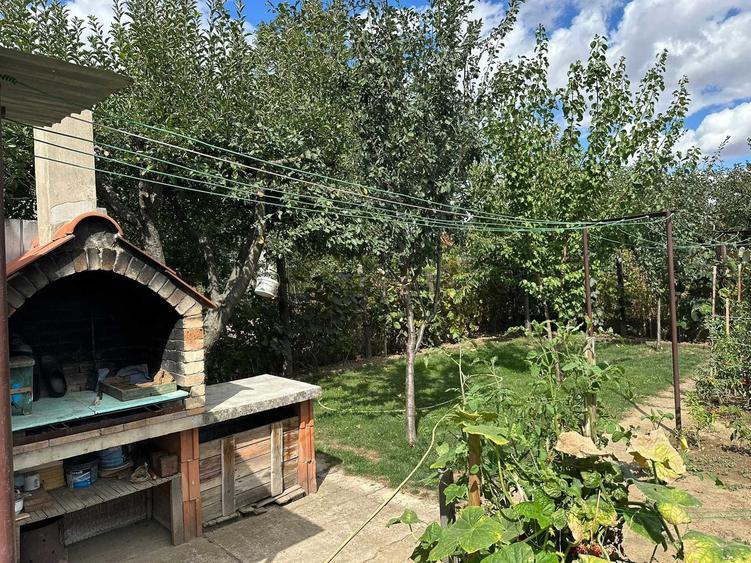 Casă cu 4 camere în Exterior Vest